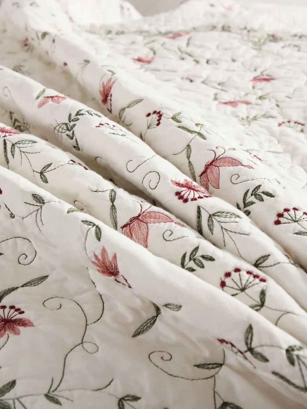 3 PIECE OVERSIZED 100% COTTON EMBROIDERED FLORAL QUILT BEDSPREAD